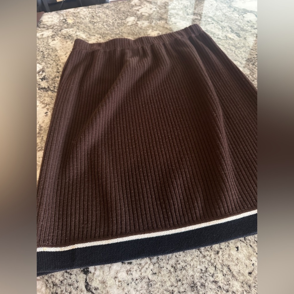 St. John Brown Ribbed Pencil Skirt with Black and White Trim - Size 10 - Picture 4 of 4